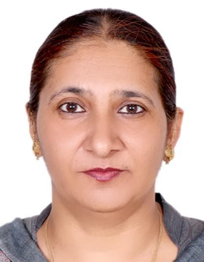 Navinder, cleaner in Ormeau Hills