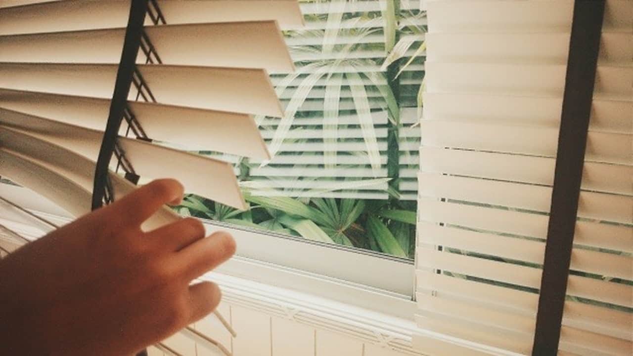 How to Clean Different Types of Window Blinds - Simply Maid