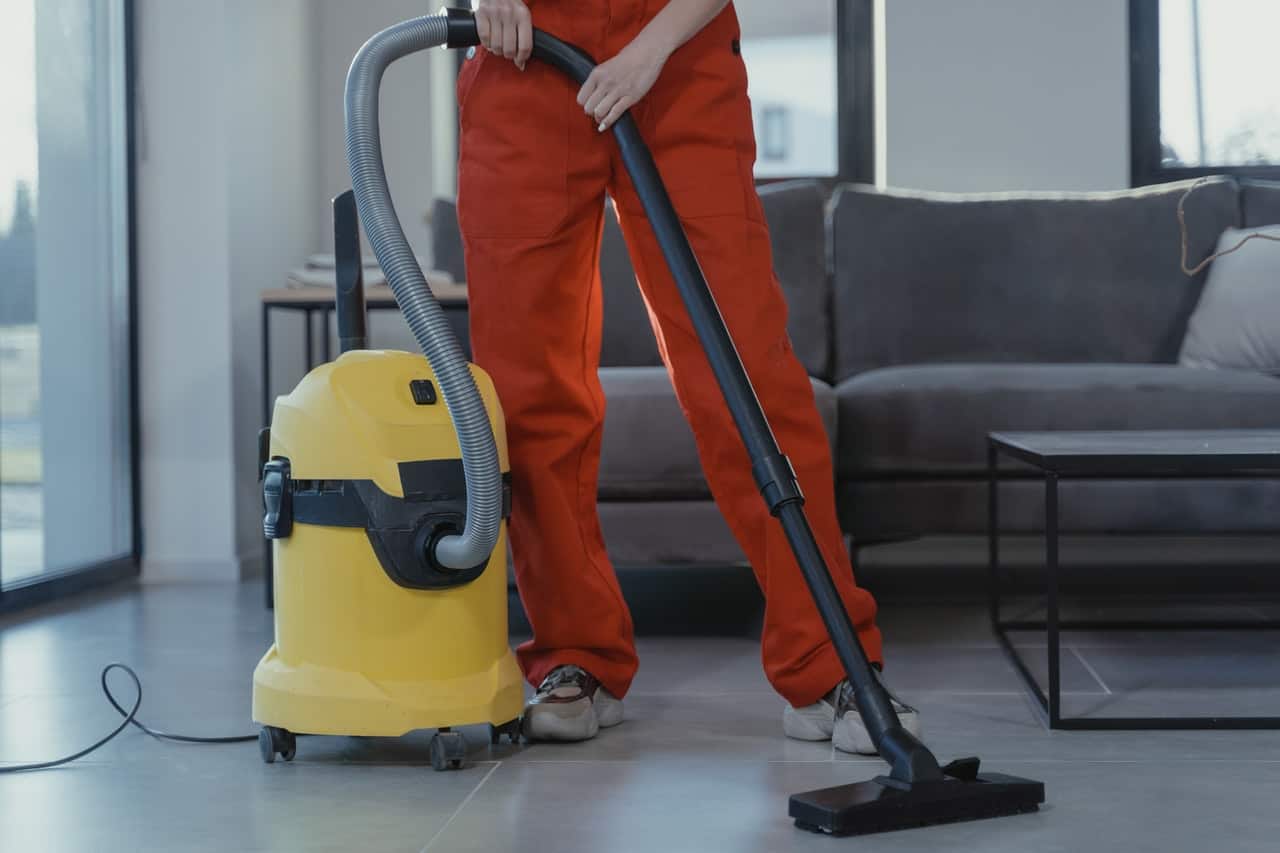 7 Warning Signs of a Bad House Cleaning Service - Simply Maid